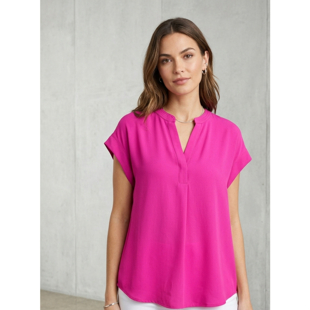 Cynthia Steffe Fuchsia Pink Split V-Neck Short Sleeve Crepe Blouse‎ M